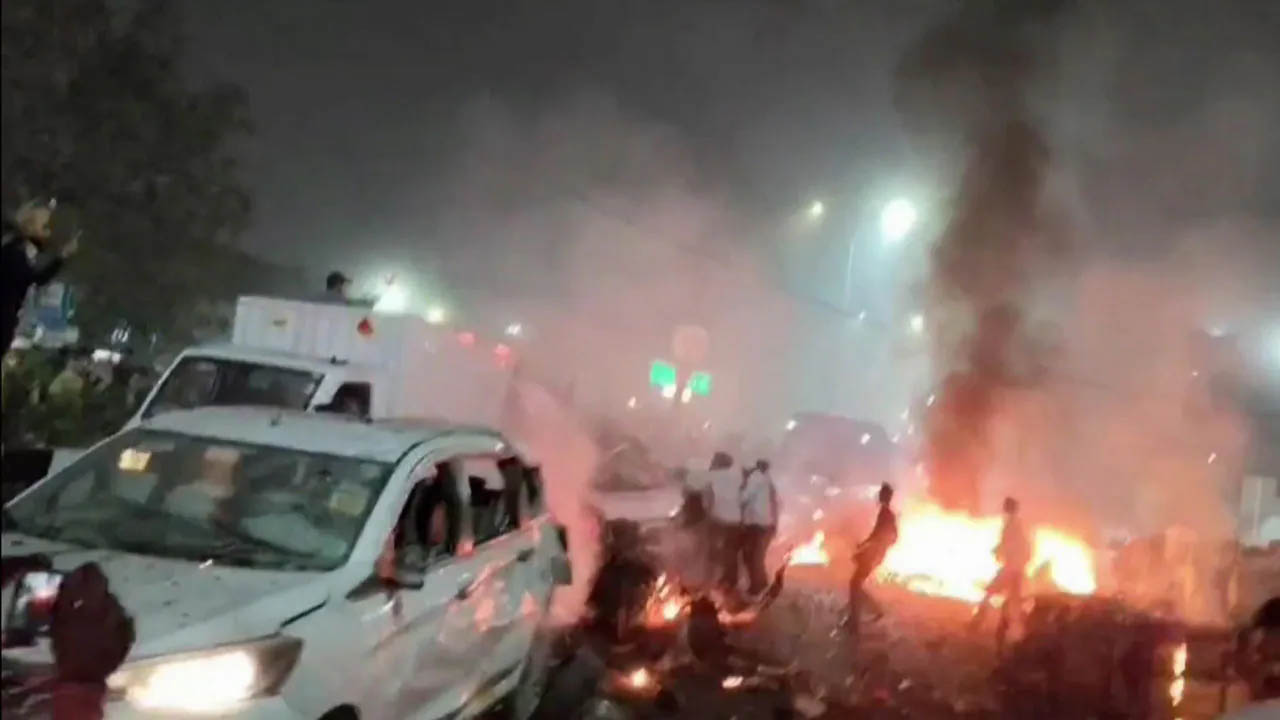 Delhi Explosion: ఢిల్లీలో భారీ పేలుడు.. 10 మంది మృతి.. రిమోట్‌తో బ్లాస్టింగ్..?