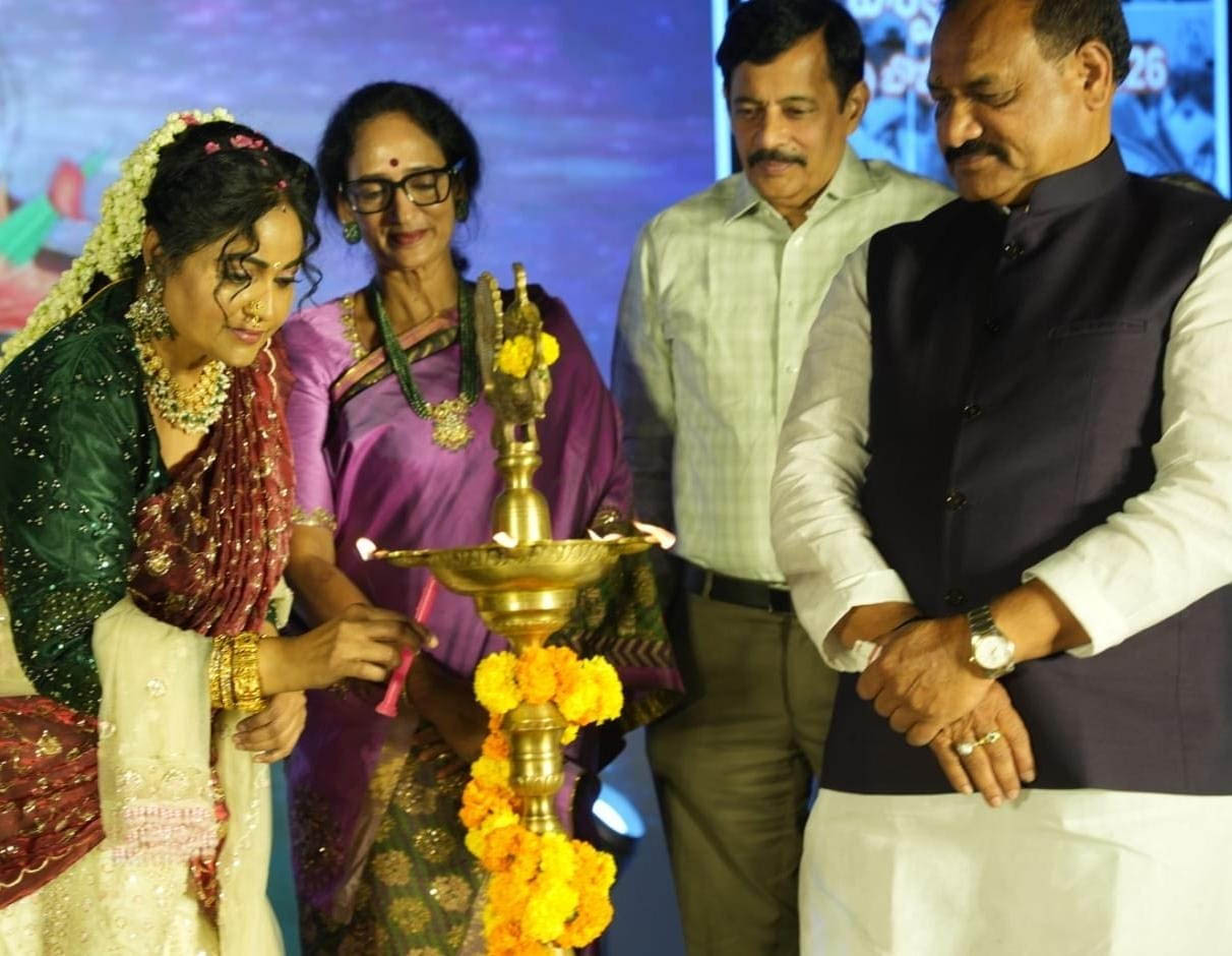 దివ్యవాణి చౌదరి సారధ్యంలో "బాపు బొమ్మ - విశ్వ మహిళ" అవార్డ్స్..