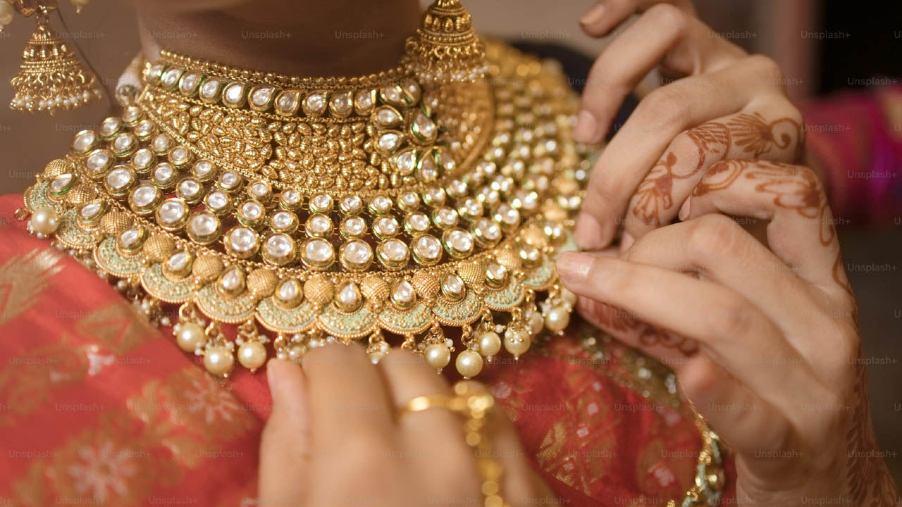 Gold: ఇండియన్స్ గోల్డ్ మోజు.. ఆర్థిక లోటుకు కారణమా?