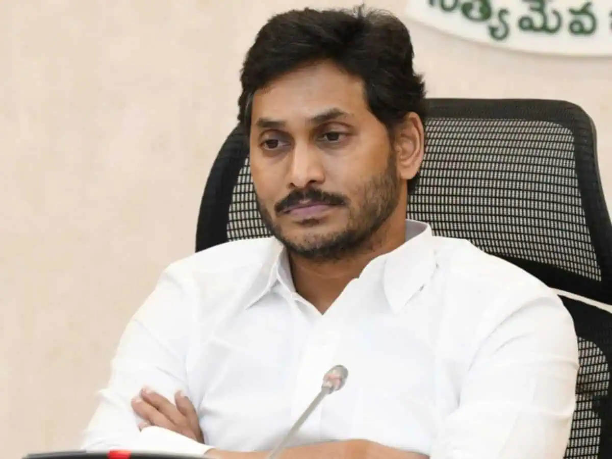 చరిత్ర సృష్టించు.. చెదలు పట్టించకు..!