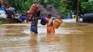 Cyclone Montha: ఏపీని వణికిస్తున్న మొంథా.. 127 రైళ్ల రద్దు.. రంగంలోకి చంద్రబాబు, పవన్