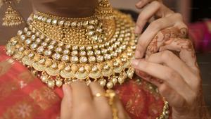 Gold: ఇండియన్స్ గోల్డ్ మోజు.. ఆర్థిక లోటుకు కారణమా?