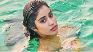 Janhvi Kapoor: పుడితే జాన్వీలా పుట్టాలిరా బాబు.. స్విమ్మింగ్ పూలే అలానా..!