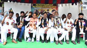 డిజిటల్ ఛార్జీలు తగ్గించాలంటూ ఫిలింఛాంబర్ వద్ద మహాధర్నా