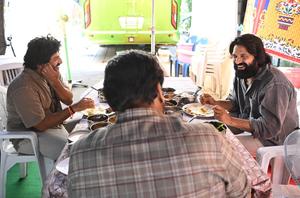 గొడవలేమీ లేవట.. ఇంకా నయం.. నిన్న కొట్టుకోలే.. స్టెప్స్ ప్రాక్టీస్ చేశాం అనలే..